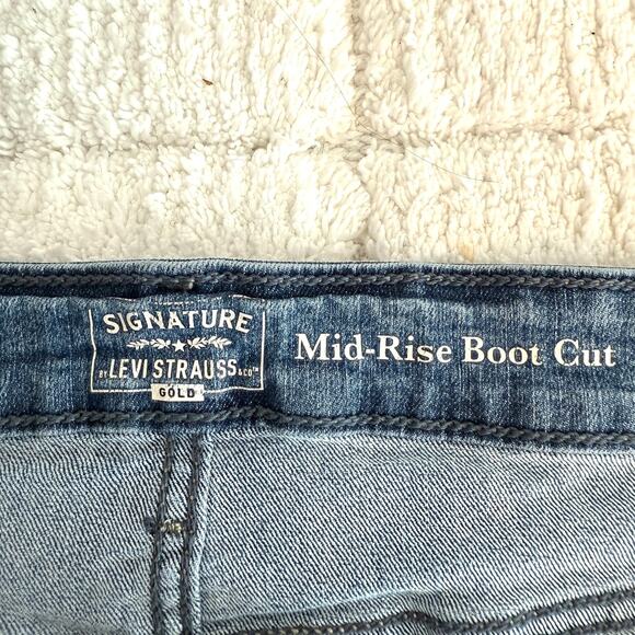 Signature Levi Strauss Womens Size 16M Mid Rise Boot Cut Blue Jeans Staple - Picture 4 of 15